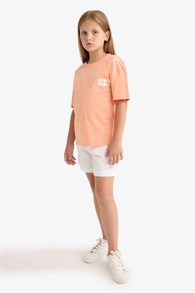 DeFacto Mädchen Relax Fit Rundhalsausschnitt hinten bedrucktes Kurzarm-T-Shirt E0354A825SM