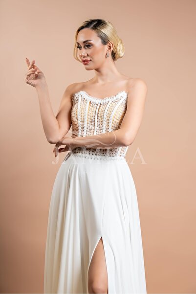Lovely Dress Beyaz Dantel Detaylı Straplez Yırtmaçlı Uzun Abiye Elbise