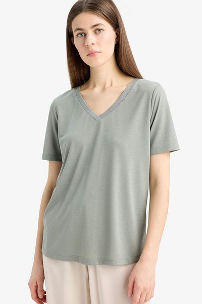 DeFacto Normale Passform, V-Ausschnitt, einfaches, einfarbiges Kurzarm-T-Shirt K5057AZ25SP