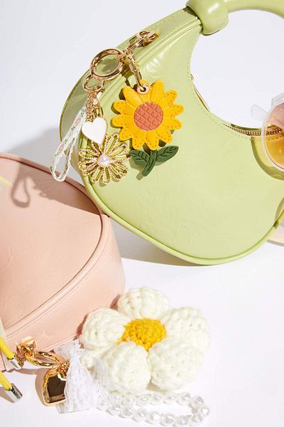 DeFacto Γυναικείο μπρελόκ με μοτίβο Daisy Charm E6641AXNS