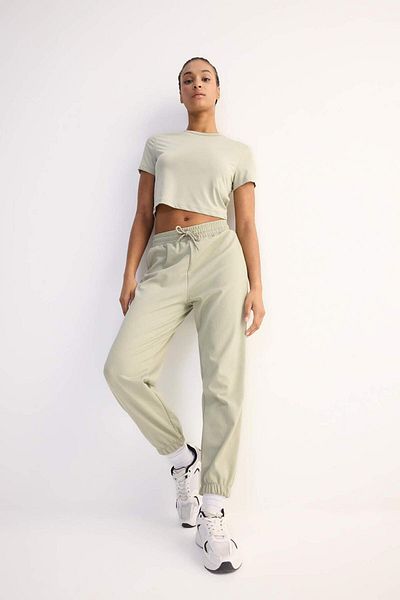DeFacto DeFactoFit Crop Rundhals Basic Unifarben Sport Shirt Kurzarm D7295AX25SP