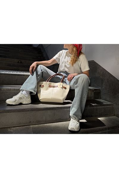 SİNİSA BAG Γυναικεία τσάντα χεριού και ώμου με λεπτομέρεια με κλειδαριά Nubuck Model Leo