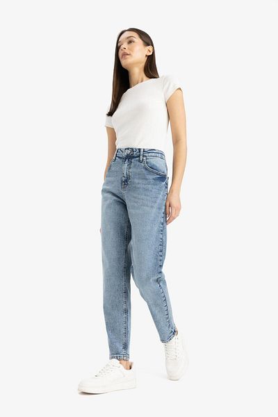 DeFacto بنطلون Lina Comfort عادي من Bellir Straight LegJean مغسول بالثلج D8209AX25SP