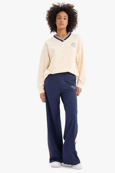 DeFacto Defactofit Oversize Wide Fit V-Neck Printed Sports Sweatshirt