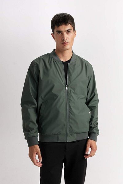 DeFacto Jachetă Bomber Slim Fit Guler de colegiu Slim Fit Fermoar Buzunar dublu Sezonier Ușor D7319AX25SP