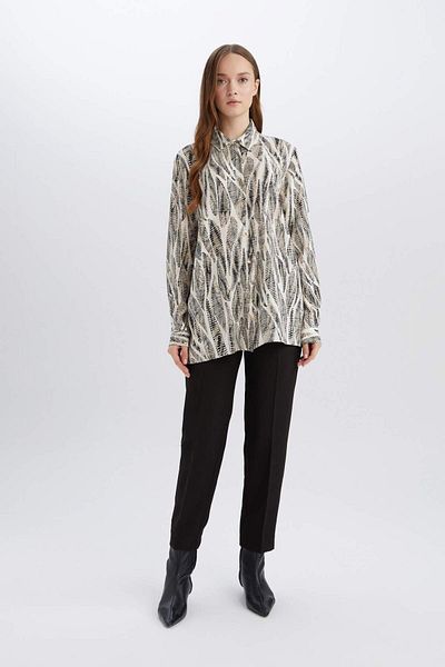 DeFacto Langarmshirt-Tunika mit normaler Passform und Muster E0786AX25SP