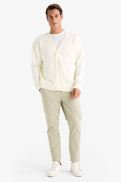 DeFacto Tricotaj cu nasturi Relax Fit cu decolteu în V Cardigan E5343AX24WN