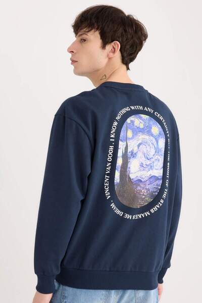 DeFacto Van Gogh Boxy Fit Crew Neck Back Printed Sweatshirt E3203Ax24Wn