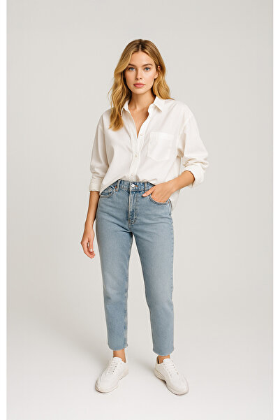 Mizalle Kesik Paça Mom Fit Kar Mavi Denim Pantolon