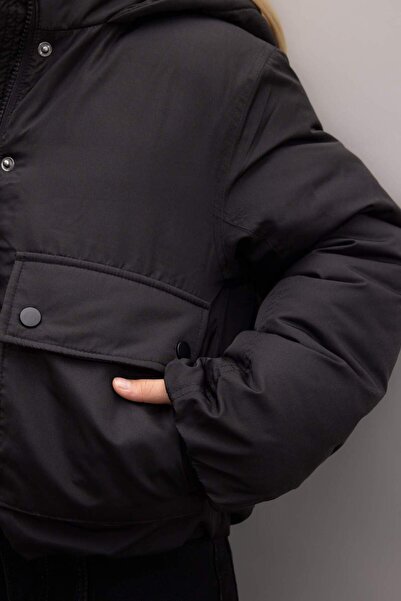 DeFacto Kız Çocuk Su Geçirmez Kapüşonlu Şişme Mont Çıtçıtlı Cepli C5489A824WN