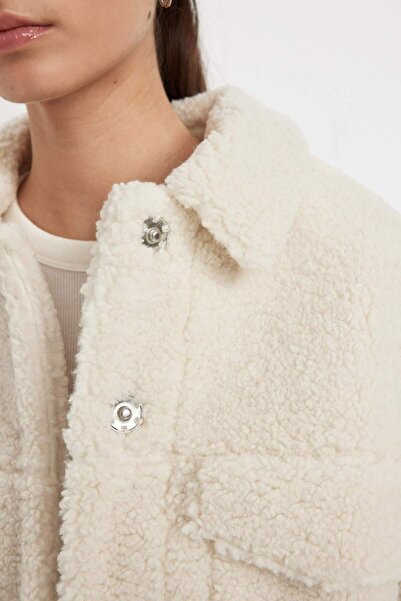 DeFacto Cropped Fit Gömlek Yaka Çıtçıtlı Crop Pelüş Ceket C6657AX24WN