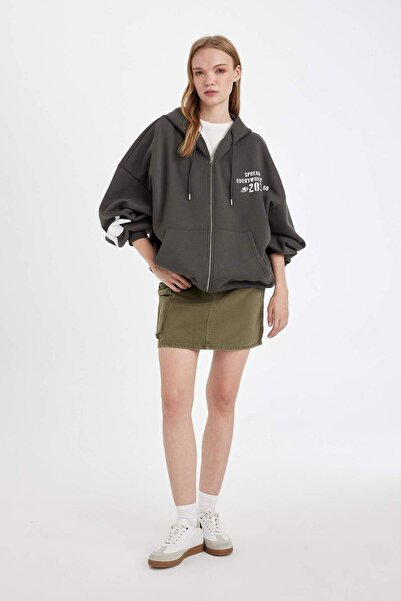 DeFacto Oversize Geniş Kalıp Kapüşonlu Sırt Baskılı Kanguru Cepli Kalın Fermuarlı Sweatshirt D6754AX24WN