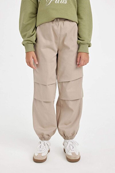 DeFacto Kız Çocuk Beli ve Paçası Lastikli Cepli Pamuklu Paraşüt Pantolon C8776A824AU