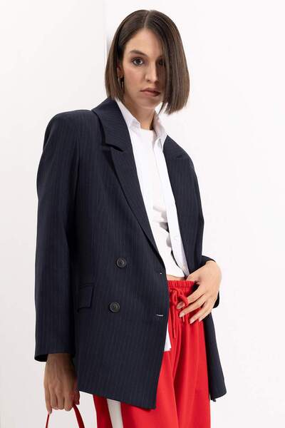 DeFacto Oversize Geniş Kalıp Ceket Yaka Düğmeli Basic Düz Blazer Ceket D4418AX24AU