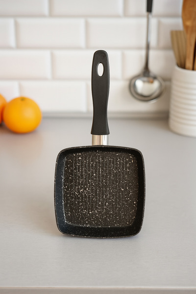 BEYZANA 12 cm Kare Mini Döküm Yumurta Sos Tavası