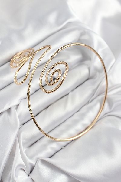 Clariss Brass Ethnic Model Gold Color Pazu Bracelet