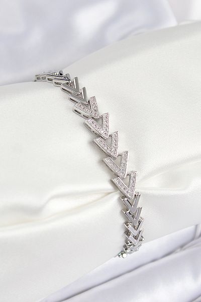Clariss Brass Zircon Stone Row Arrow Model Silver Color Women's Bracelet