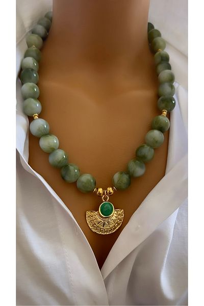 Nevaa Still Acrylic Bead Design Necklace