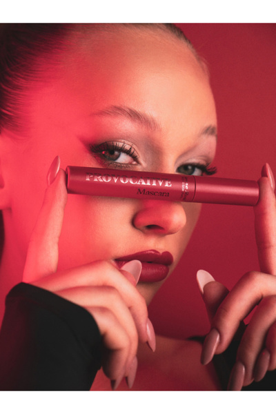 Pierre Rene ماسكارا استفزازية