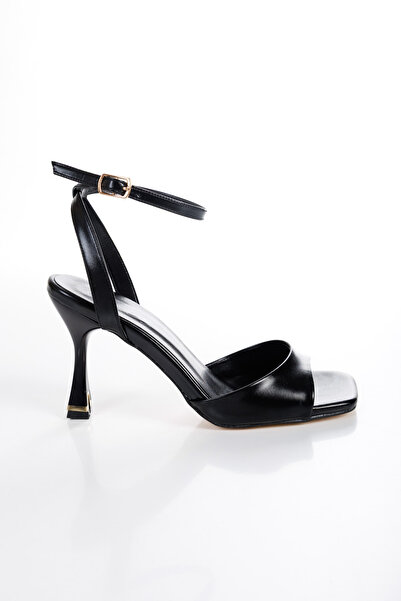 Miss Mitto Kadın Siyah Rugan Tek Bant Şık İkonik Galvaniz Tasarımlı Topuklu Yazlık Ayakkabı