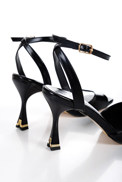 Miss Mitto Kadın Siyah Rugan Tek Bant Şık İkonik Galvaniz Tasarımlı Topuklu Yazlık Ayakkabı