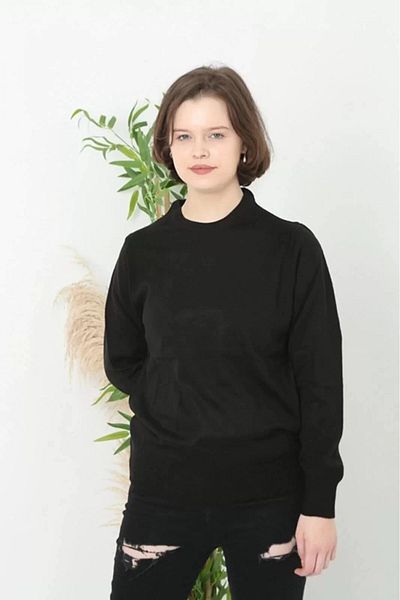 SuQ Women's Crew Neck Straight Sweater - Black