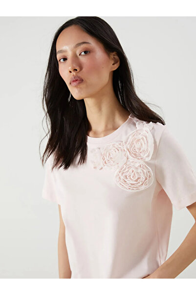 LC Waikiki LCW Vision Pembe Bisiklet Yaka Gül İşlemeli Kadın Tişört