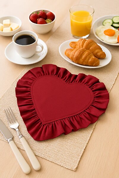 Trouvaille 6 Adet Kırmızı Kalp Şeklinde Keten Amerikan Servis Fırfırlı Romantik Supla Masa Altlığı