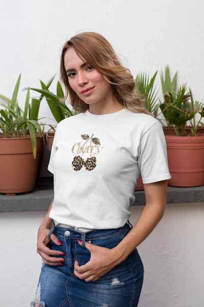 Butik Leoparlı Cherry Baskılı / Kadın çok renkli T-Shirt %100 Pamuk Regular f...