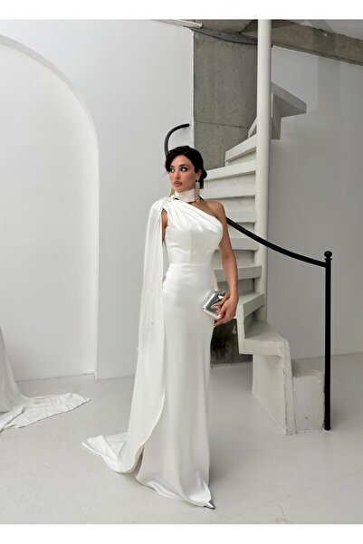 Serica Moda Λευκό βραδινό φόρεμα με έναν ώμο με λεπτομέρεια ασύμμετρο σατέν