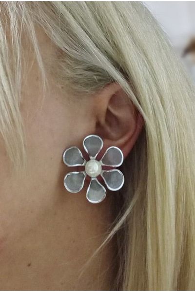 mos&more Silver Flower Pearl Women's Earrings