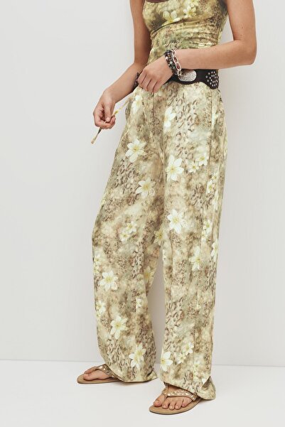 Pull & Bear Dökümlü çiçekli pantolon