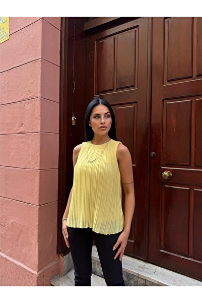 WeShaya Yellow Lined Pleated Sleeveless Blouse