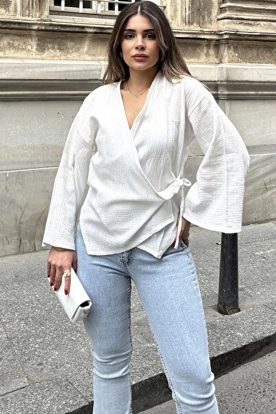 NEW LAVİVA Λευκή μπλούζα μουσελίνα με μανίκια Flare - Διπλό γιακά, Λεπτομέρεια σταυρωτής γραβάτας