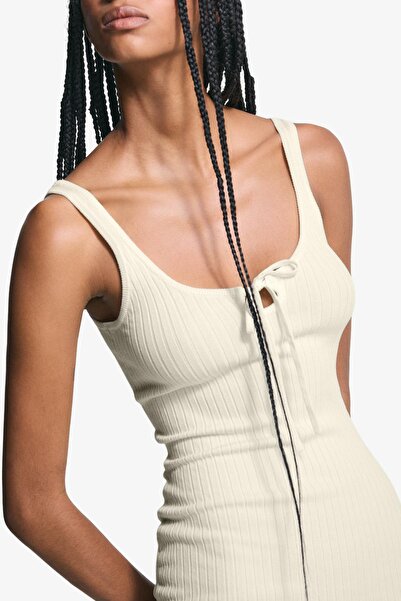 Bershka Fiyonk detaylı mini askılı elbise