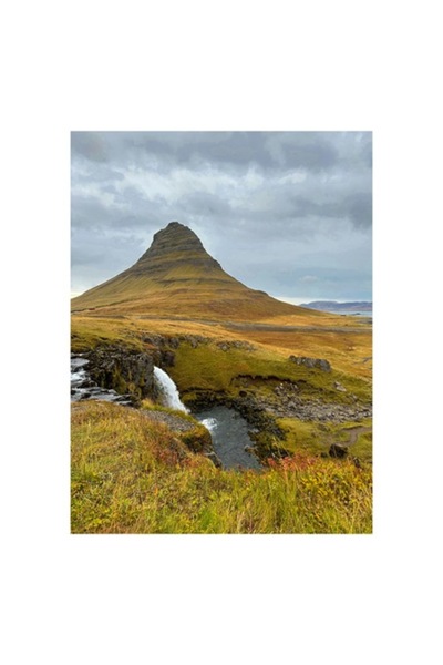 OEM Pictură pe pânză, „Cascada și muntele sub cerul înnorat”, Pitoresc, Maiestuos, Verde, Senin, Turn