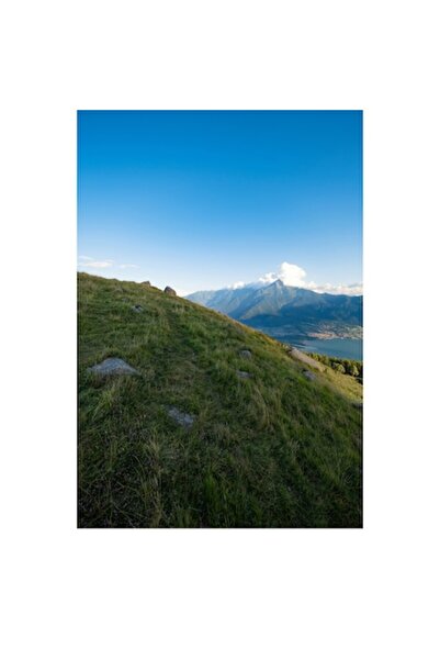 OEM Tablou Canvas, "Poteca pe creasta muntelui verde", Albastru, Munti, Iarba, Nori, Cer, Lac, Pitoresc,