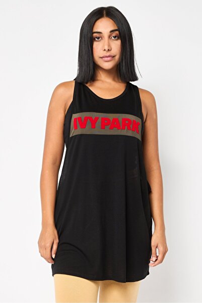 Ivy Park بلوزة نسائية بدون أكمام بياقة دائرية وشعار العلامة التجارية، باللون الأسود