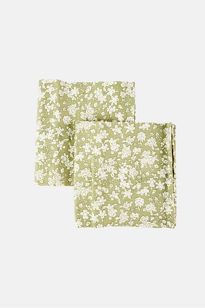 Muy Mucho 2 Piece Floral Pattern Waterproof Placemats, Multicolor