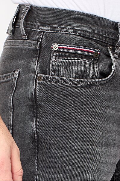 Tommy Hilfiger Men Straight Fit Washed Denim Jean, Grey