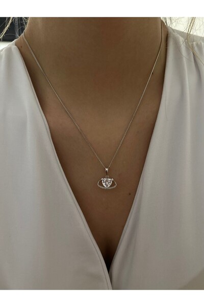 MyladyAccessoriess قلادة من الفولاذ بتفاصيل على شكل قلب داخلي