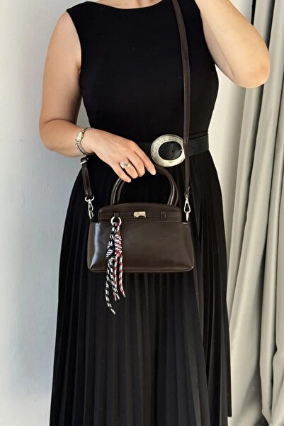 LEONAS Women's Hand and Shoulder Bag with Accessories and Belt Detail Simon Bitter Brown