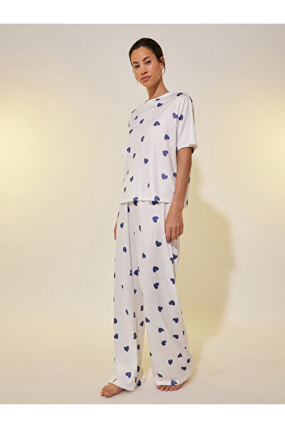 Styli طقم تي شيرت وبيجامة بطبعة قلب مع رقبة دائرية