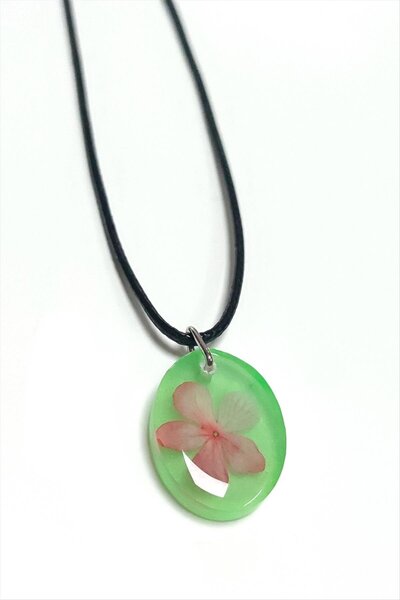 gizmurstore Snowball Flower Oval Epoxy Necklace
