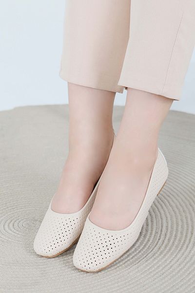 TOFİSA Women's Cream Hole Detailed Ballerinas - 27484