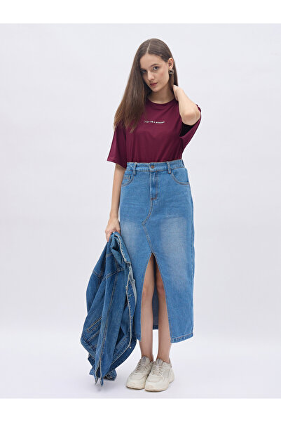 Styli Women Burgundy Slogan Print Oversized T-Shirt