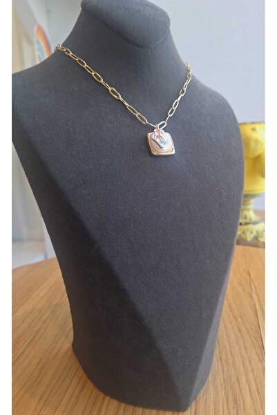 OLEN Mineli Pearl Detailed Gold Chain Necklace – Flower and Leaf Design