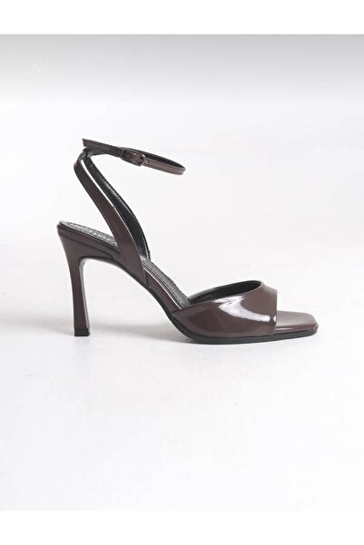Yılmaz Exclusive - Women's Heeled Brown Patent Leather Ankle Strap Shoes