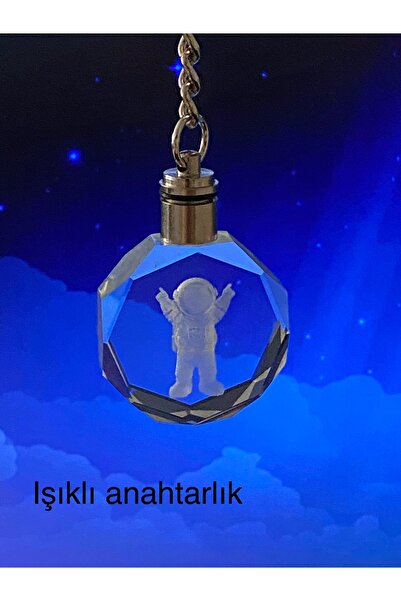 kurukafagift نموذج مضاء لسلسلة المفاتيح على شكل رائد الفضاء