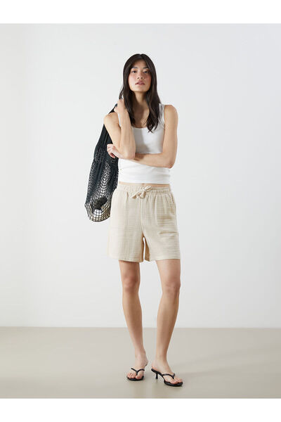 LC Waikiki شورت نسائي مزخرف بخصر مطاطي